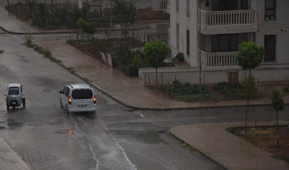 Yurdun doğu ve güneydoğusunda yerel kuvvetli gök gürültülü sağanak bekleniyor.