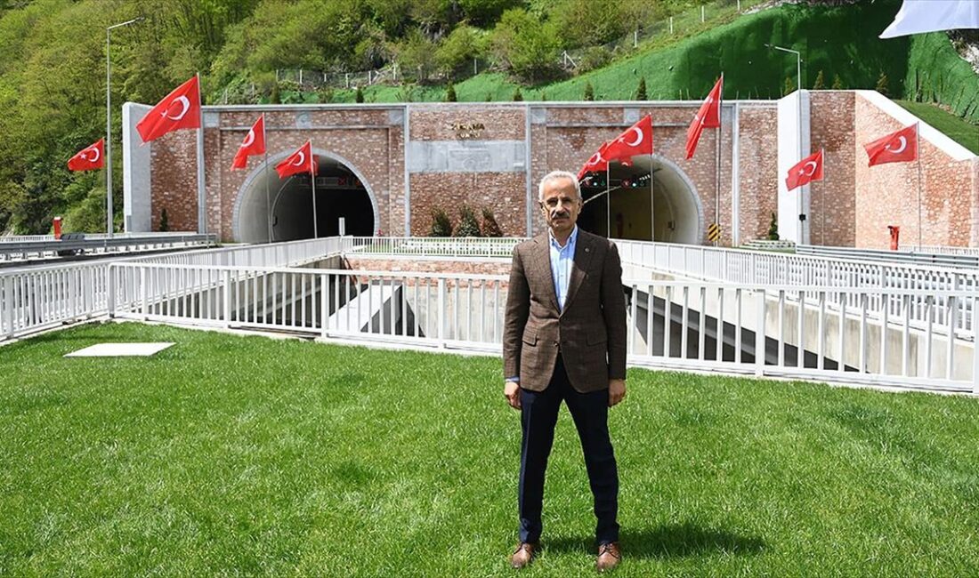 Bakan Uraloğlu, Uluslararası Yol Federasyonu Ödülleri'nin Türkiye'nin mühendislik alanındaki gelişmişliğini