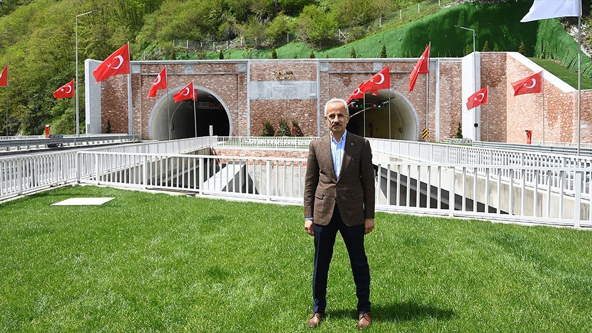 Bakan Uraloğlu, Uluslararası Yol Federasyonu Ödülleri'nin Türkiye'nin mühendislik alanındaki gelişmişliğini