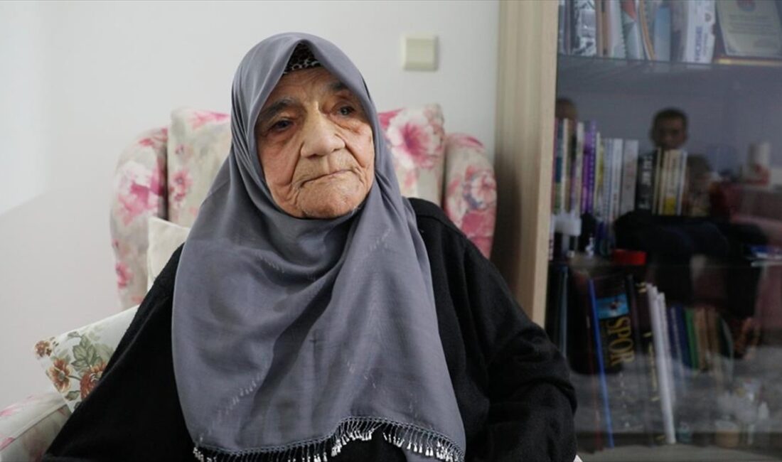 Samsun'da yaşayan üç çocuk iki torun sahibi 102 yaşındaki Fatma
