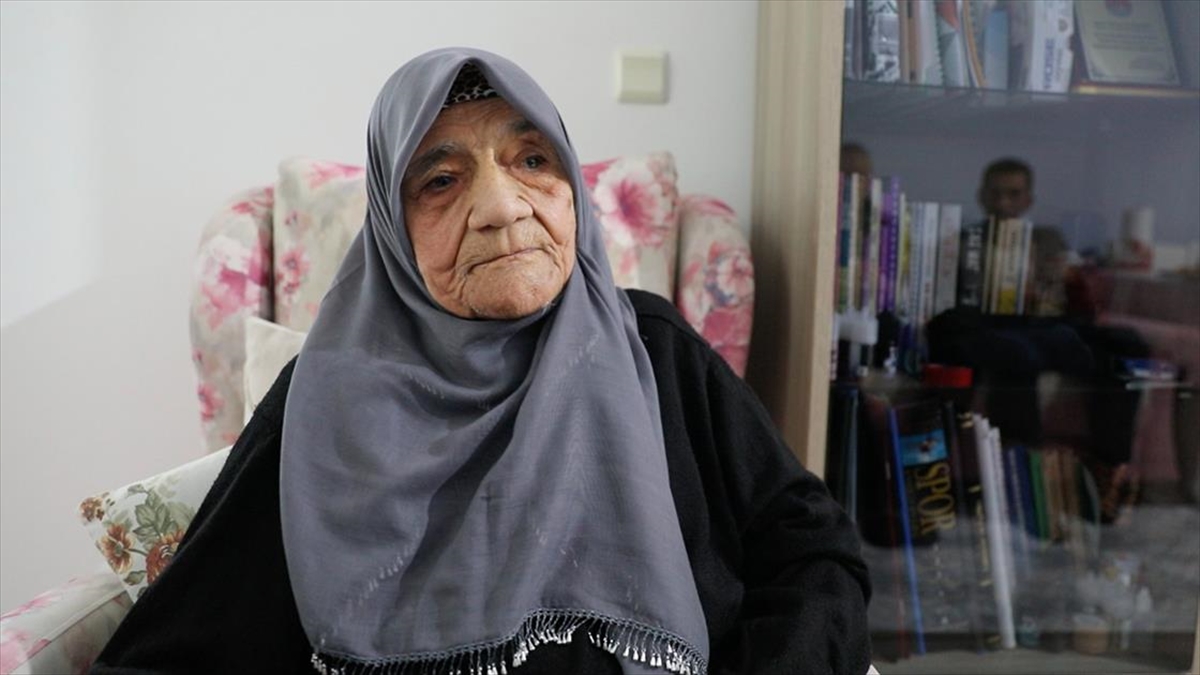 Samsun'da yaşayan üç çocuk iki torun sahibi 102 yaşındaki Fatma