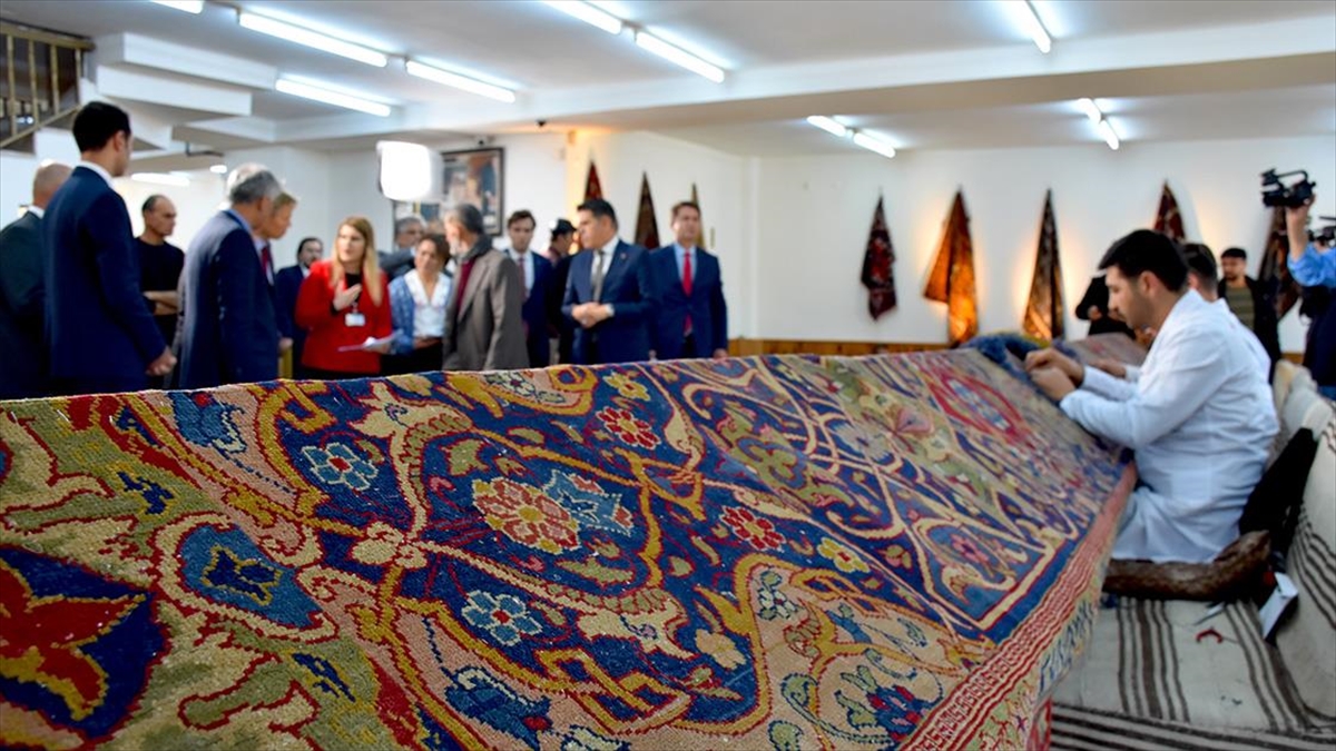 Kültür ve Turizm Bakan Yardımcısı Nadir Alpaslan, "Halımızın restorasyonu uzman