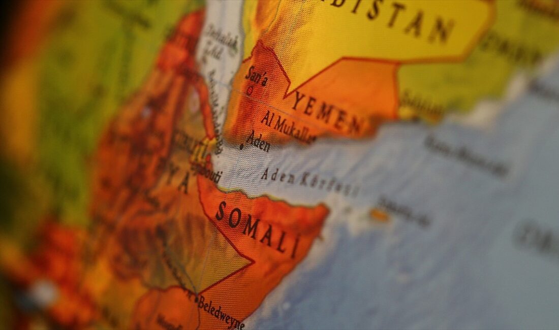 Amerikan destroyerinin olduğu yöne ateşlenen 2 balistik füze Aden Körfezi'ne