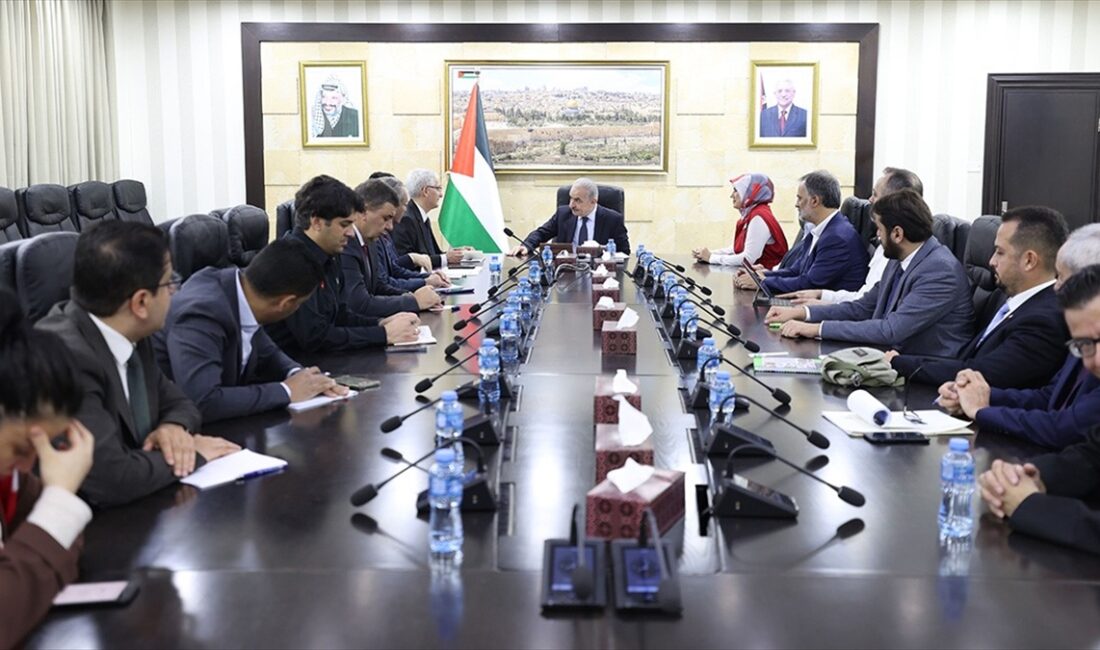 AFAD ve Kızılay, Filistinli yetkililerle Gazze'ye yardımları görüştü AFAD Başkanı Okay Memiş ve Türk Kızılay Genel Başkanı Fatma