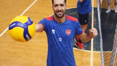 ANTALYA (AA) – MUSTAFA KURT – Voleybolda AXA Sigorta Efeler