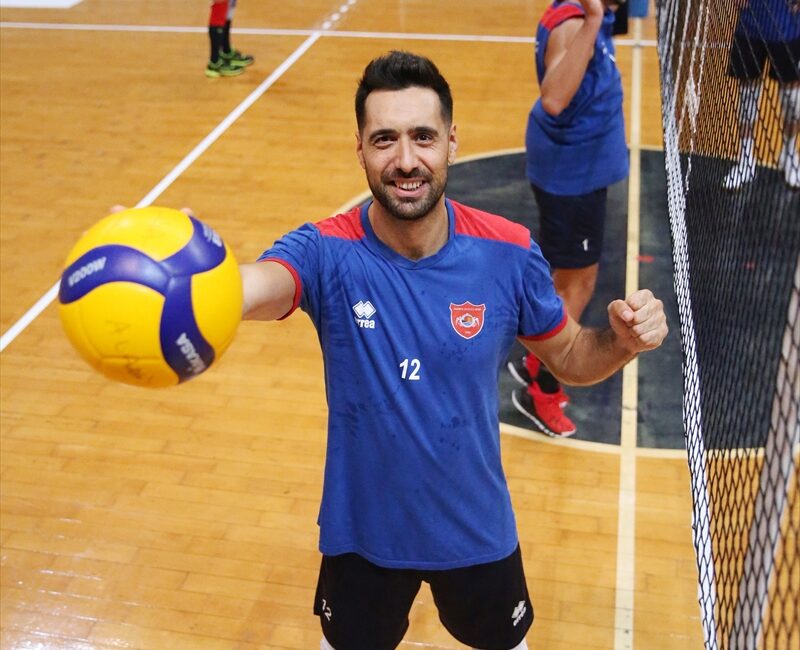 ANTALYA (AA) – MUSTAFA KURT – Voleybolda AXA Sigorta Efeler