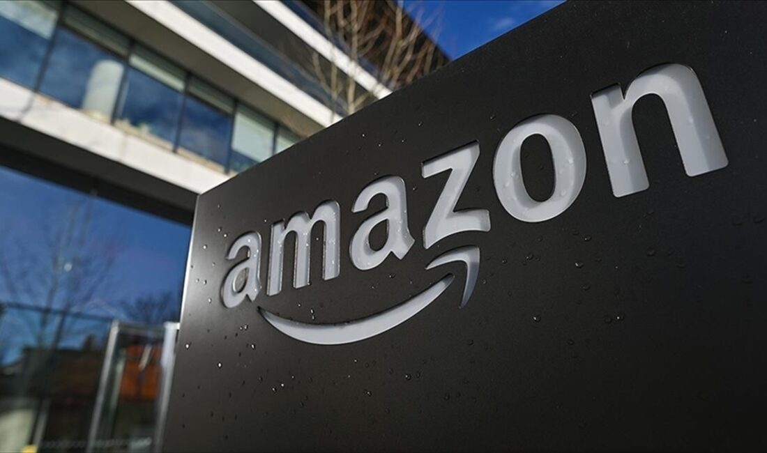 Amazon'un Avrupa’da tedarik merkezlerinde çalışanlar, ücret dahil, çalışma şartlarını protesto