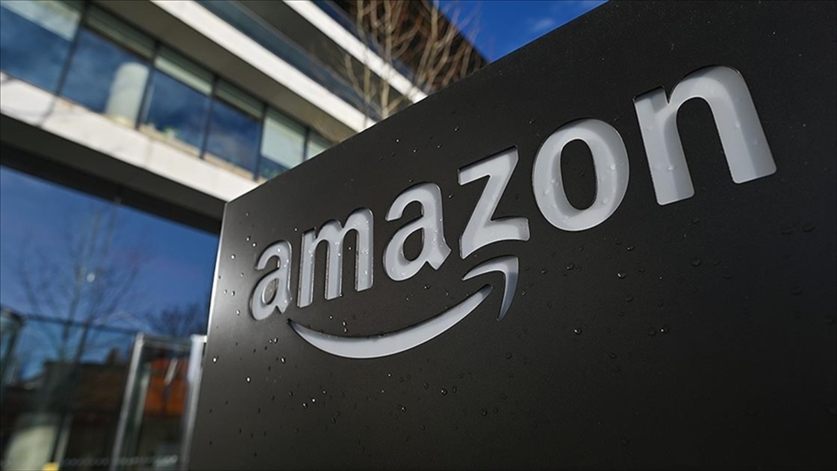 Amazon'un Avrupa’da tedarik merkezlerinde çalışanlar, ücret dahil, çalışma şartlarını protesto