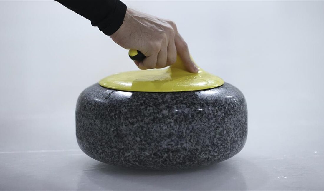 Curling Milli Takım Antrenörü Melik Şenol, Ankara'da curlinge ilginin arttığını
