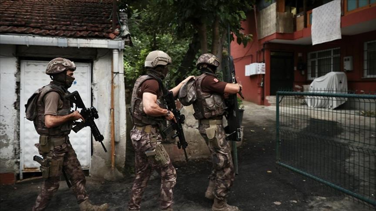 Ankara Cumhuriyet Başsavcılığınca, 30 ilde yürütülen uyuşturucu ticaretine yönelik soruşturmada