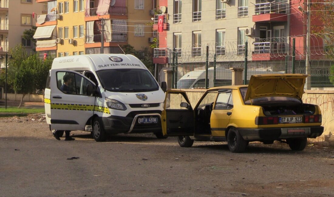- Polis, terk edilmiş olarak bulduğu otomobili çalıp içerisine oyuncak