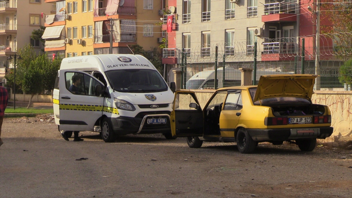 - Polis, terk edilmiş olarak bulduğu otomobili çalıp içerisine oyuncak