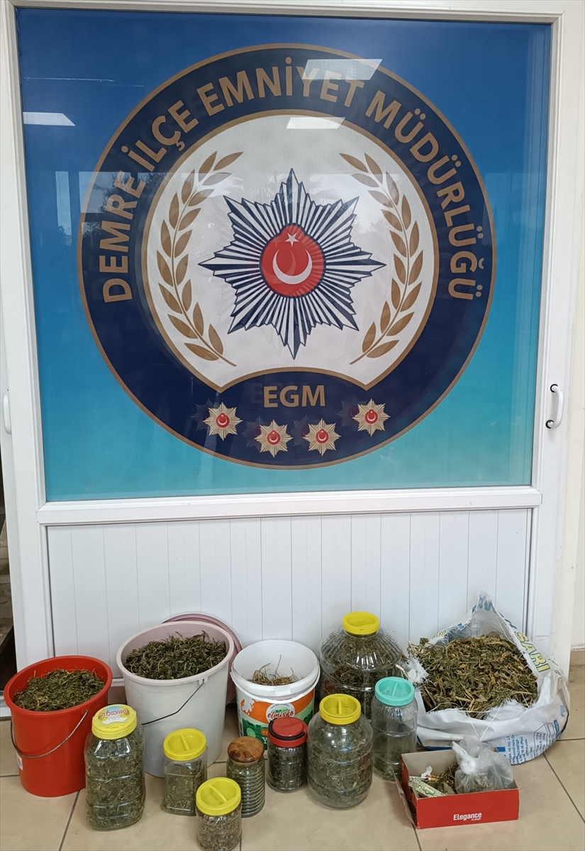 Antalya'da evinde uyuşturucu ele geçirilen şüpheli tutuklandı