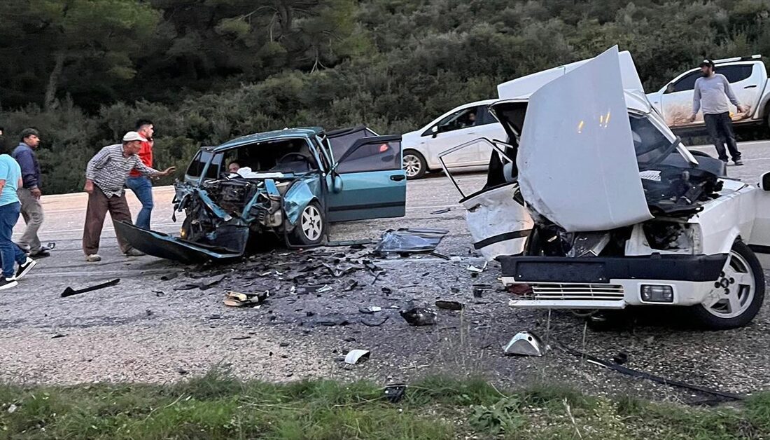 ANTALYA (AA) – Antalya'nın Kaş ilçesinde iki otomobilin karıştığı kazada