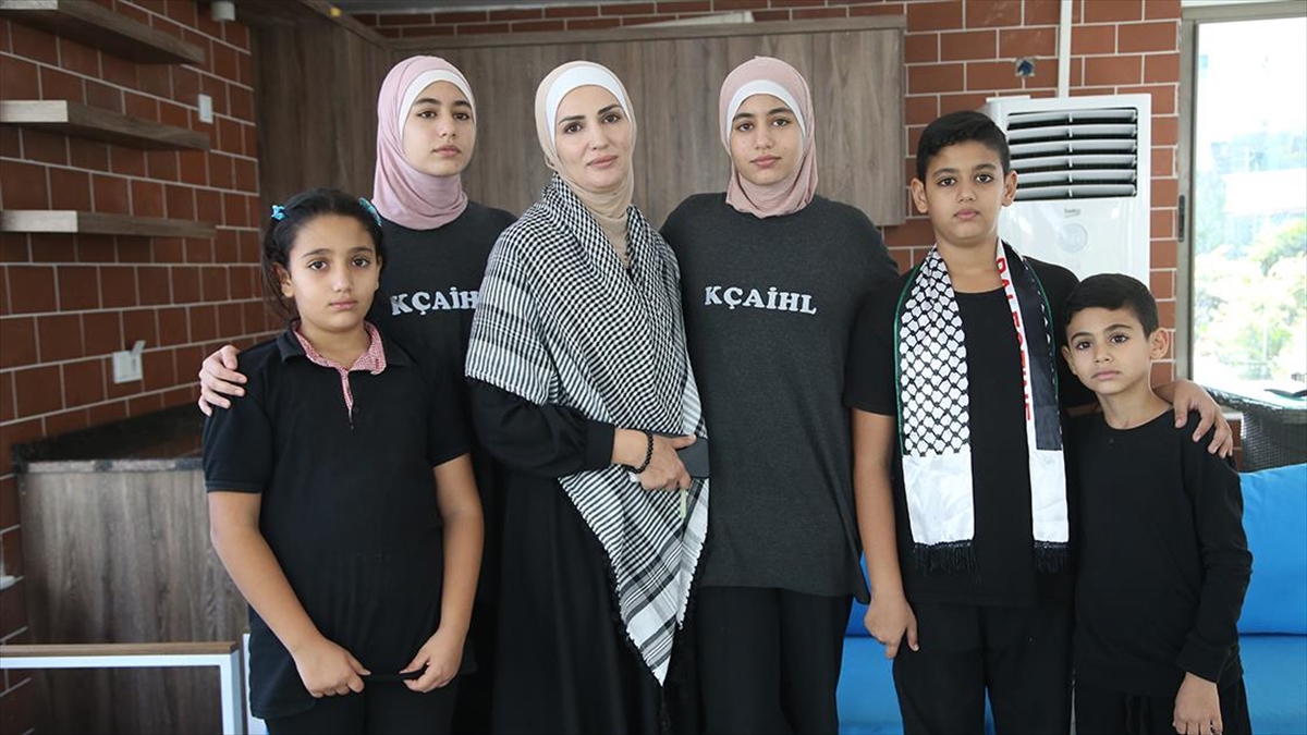 Antalya'da yaşayan Filistinli aile, yakınlarını kaybettikleri İsrail'in Gazze'ye yönelik saldırılarının