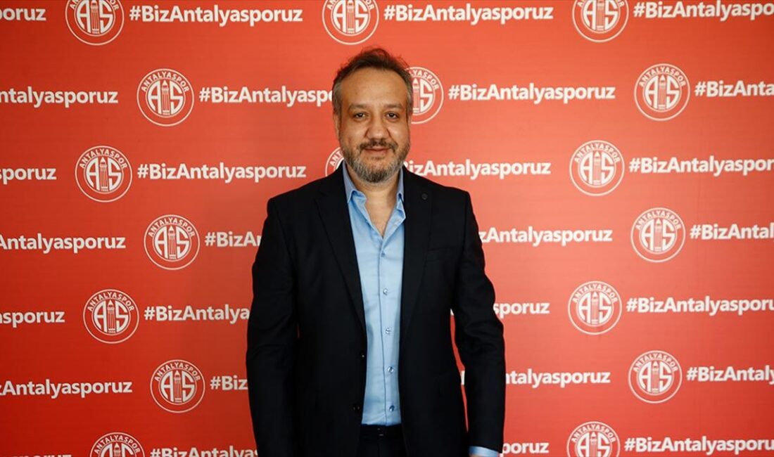 Antalyaspor Başkanı Boztepe, "Bu kulübün sahibi Antalyaspor'a gönül veren taraftarlar.