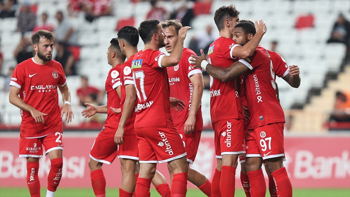 Bitexen Antalyaspor, Trendyol Süper Lig'in 14. haftasında yarın Atakaş Hatayspor