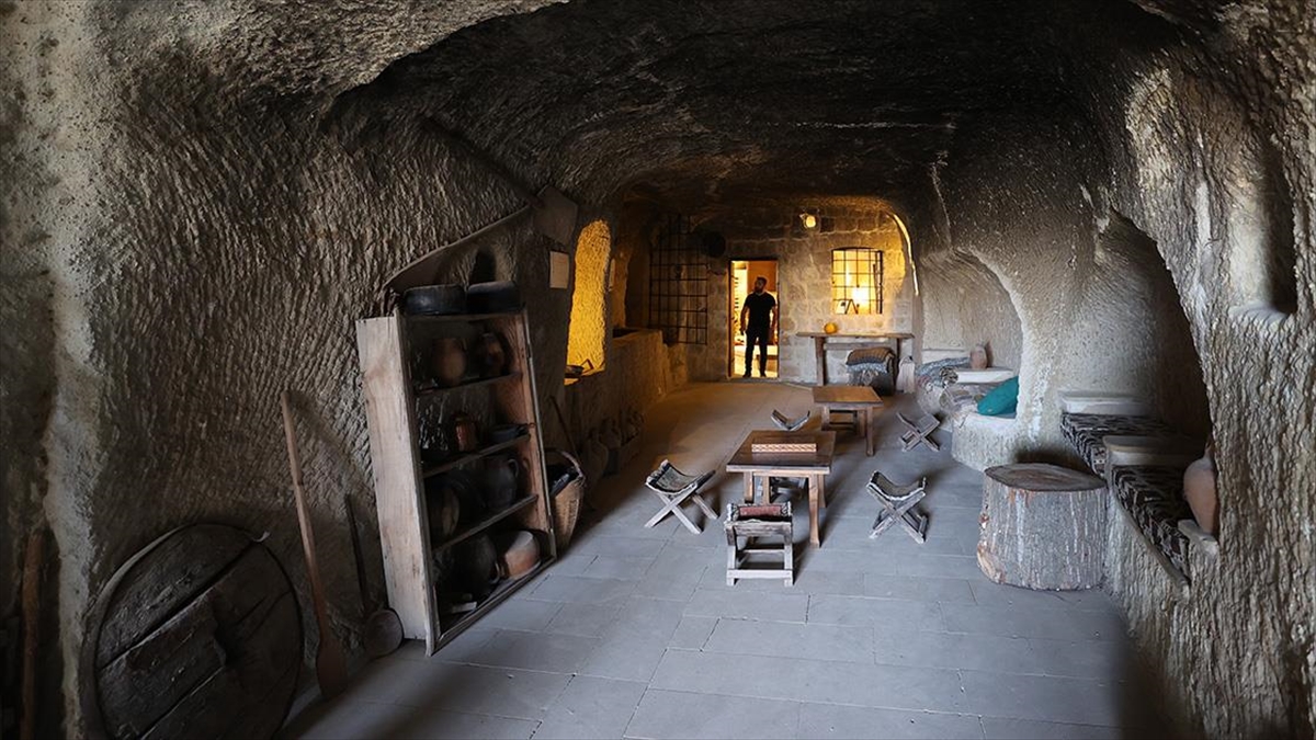 Nevşehir'in Ürgüp ilçesinde, insanların geçmişte hangi koşullarda yaşadığını ziyaretçilerin tecrübe