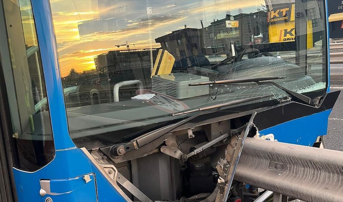 Avcılar'da bariyere çarpan İETT otobüsünün şoförü yaralandı İSTANBUL (AA) – Avcılar Üniversite Mahallesi’nde O.İ. idaresindeki 34 TP