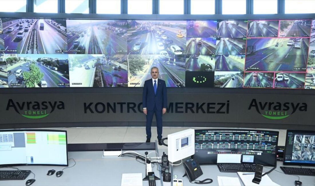 Avrasya Tüneli'nden araç geçişinde yeni rekor Ulaştırma ve Altyapı Bakanı Abdulkadir Uraloğlu, Avrasya Tüneli'nin, 10 Kasım'da