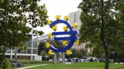 AB ekonomisinin büyüme oranı aşağı yönlü revize edildi.