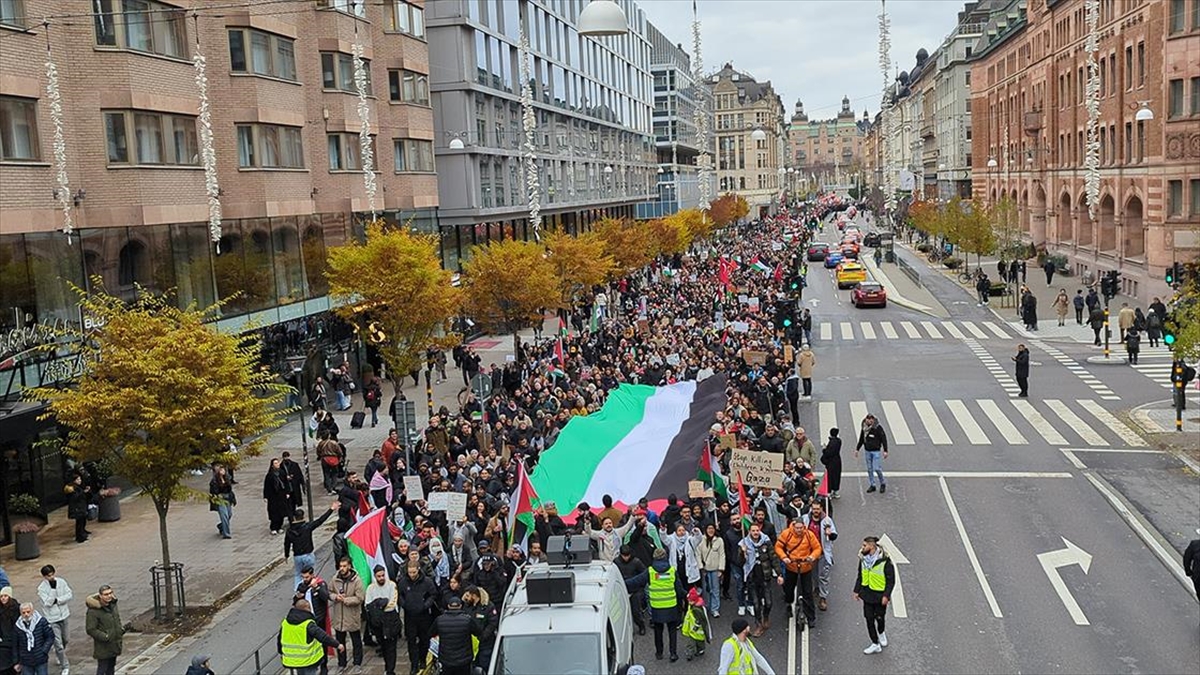 Avrupa'nın birçok ülkesinde binlerce kişi, Filistin'e destek için bir araya