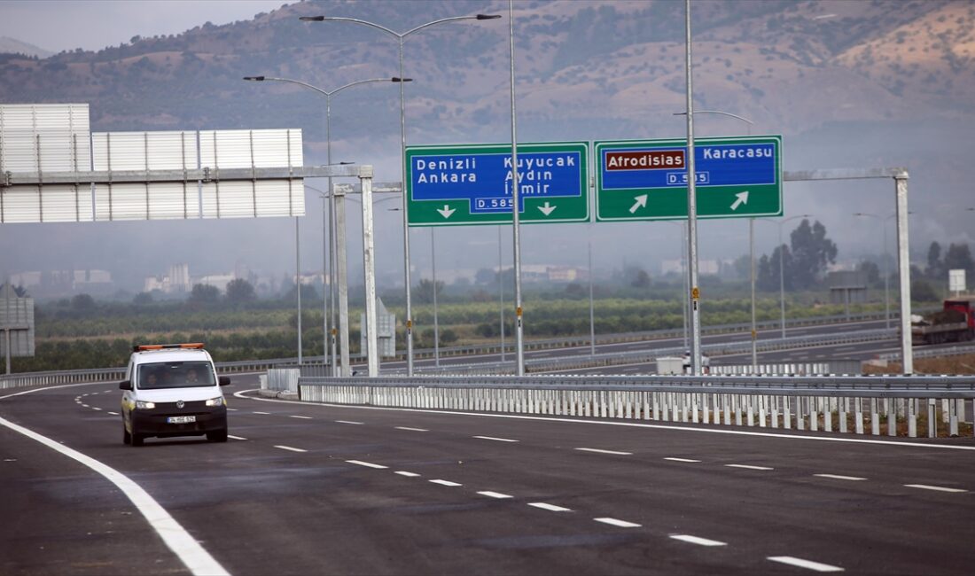 Aydın-Denizli Otoyolu'nda ilk etap hizmete alındı Ege Bölgesi'nin iki önemli kenti Aydın ve Denizli arasında ulaşımı