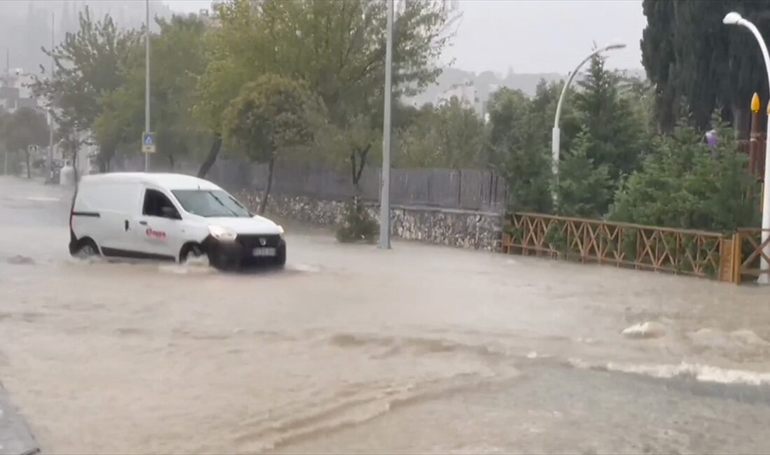 Aydın'da sağanak ve fırtına yaşamı olumsuz etkiledi AYDIN (AA) – Kentte öğle saatlerinde fırtınayla başlayan sağanak sonucu