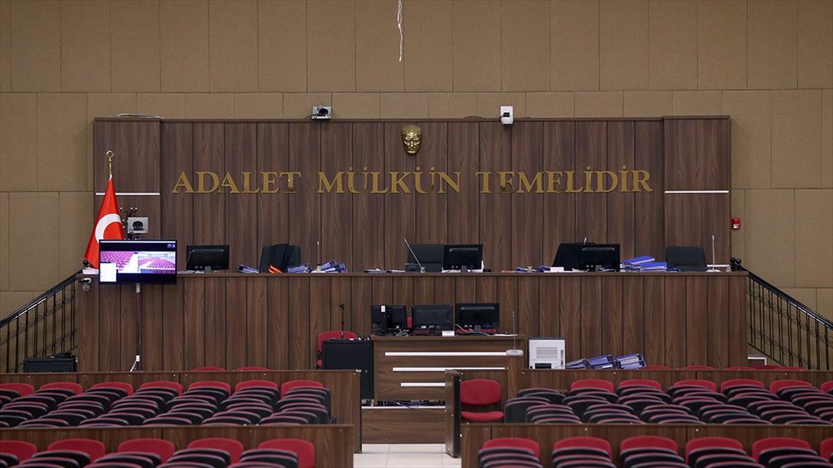 Anayasa Mahkemesi (AYM), mahkeme kararıyla ismini değiştiren kişinin üniversite diplomasına