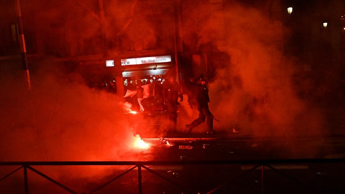 İspanya'da ayrılıkçı Katalan siyasetçilere ve sivil toplum kuruluşları (STK) temsilcilerine