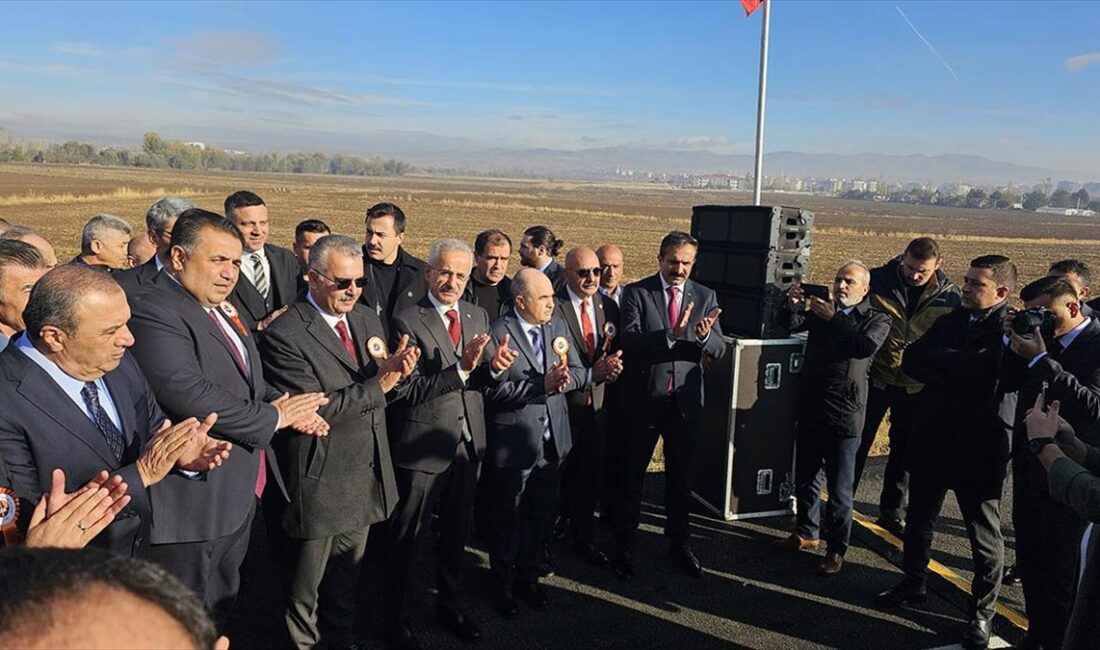 Ulaştırma ve Altyapı Bakanı Abdulkadir Uraloğlu, Delice-Çorum Yüksek Hızlı Tren