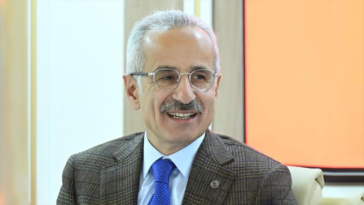 Ulaştırma ve Altyapı Bakanı Abdulkadir Uraloğlu, Öğretmenler Günü'nü kapsayan 24-30