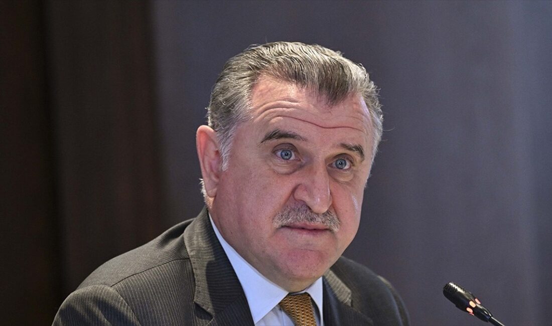 Gençlik ve Spor Bakanı Osman Aşkın Bak, görevlendirdikleri mühendislerin Kredi