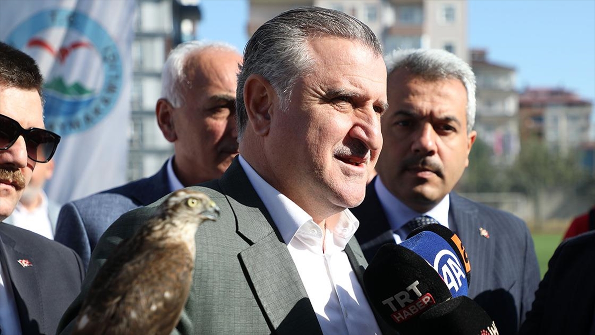 Gençlik ve Spor Bakanı Osman Aşkın Bak, "Kulüplerimiz, sporcularımız tepki