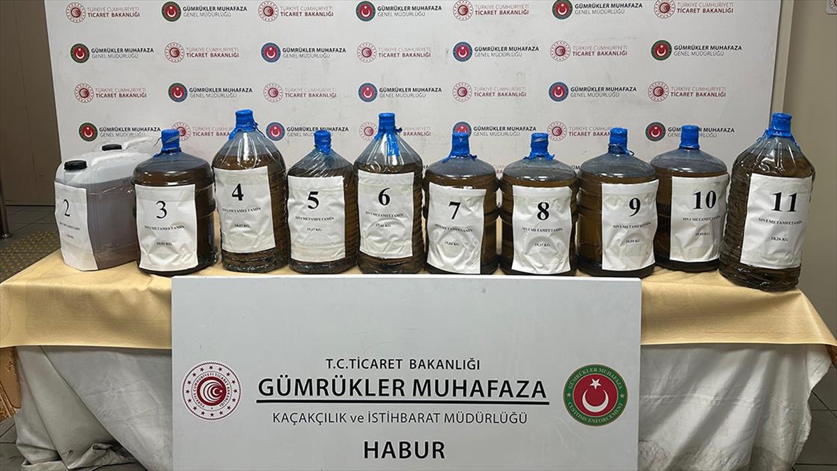 Ticaret Bakanı Ömer Bolat, kaçakçılıkla mücadele ekiplerince bir tırda 216,6