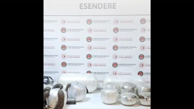 Ticaret Bakanı Ömer Bolat, Hakkari Esendere Gümrük Kapısı'ndaki iki araçta