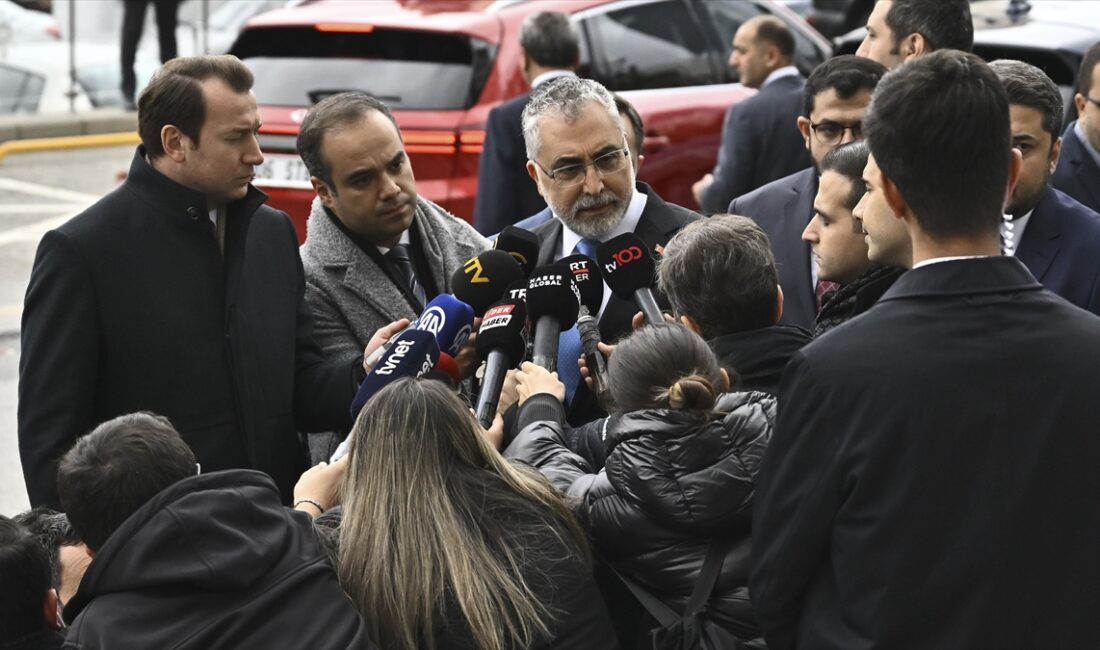 Bakan Işıkhan: Asgari Ücret Tespit Komisyonu aralık ayında toplanacak Çalışma ve Sosyal Güvenlik Bakanı Vedat Işıkhan, Asgari Ücret Tespit