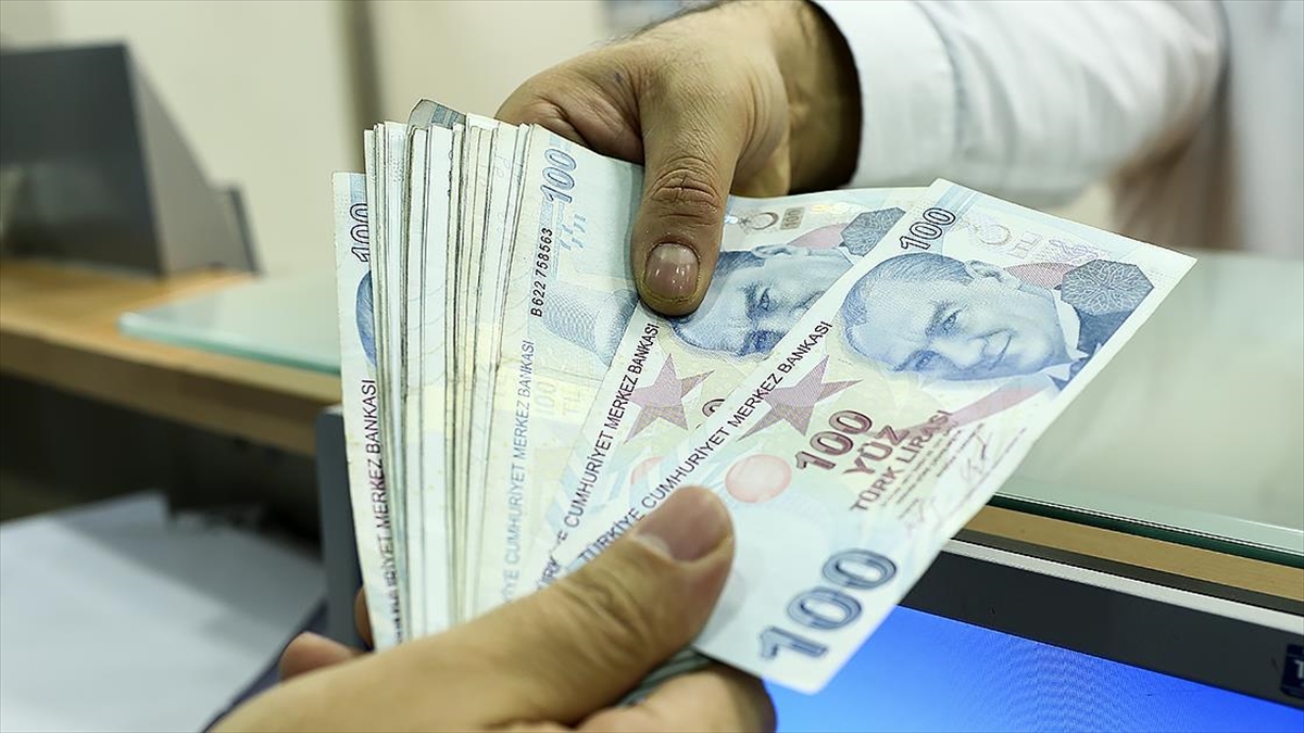 Çalışma ve Sosyal Güvenlik Bakanı Vedat Işıkhan, yeni yılda herkesin