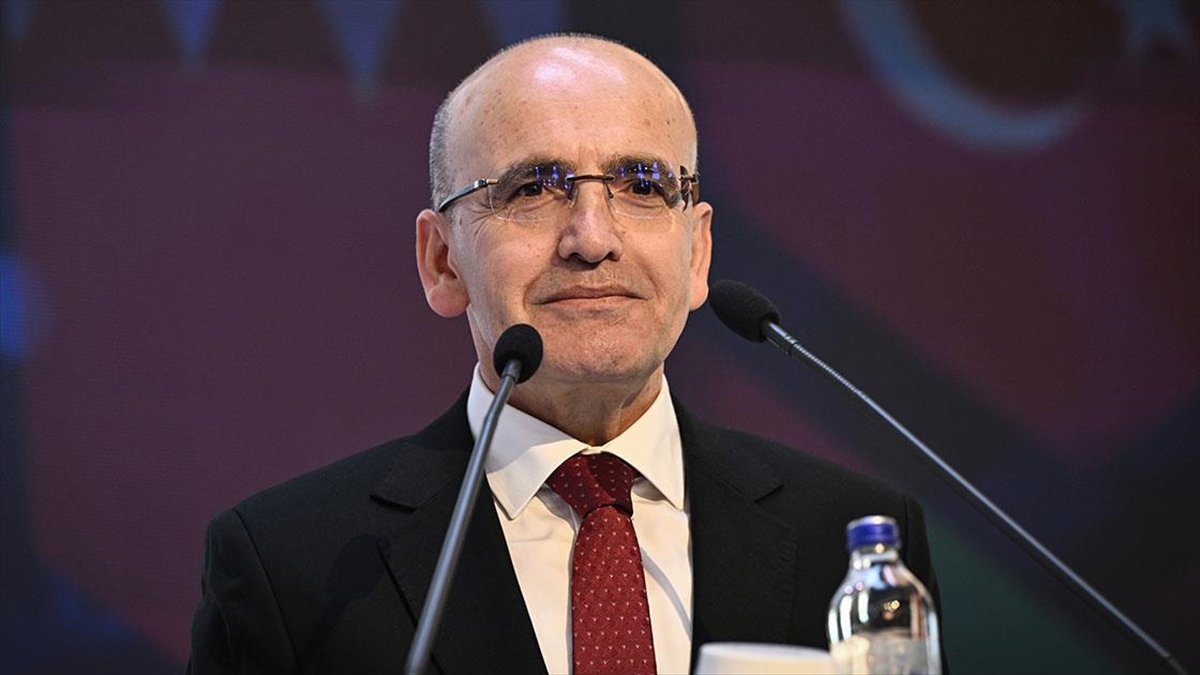Hazine ve Maliye Bakanı Mehmet Şimşek, "Uluslararası rezervleri artırarak kırılganlığı