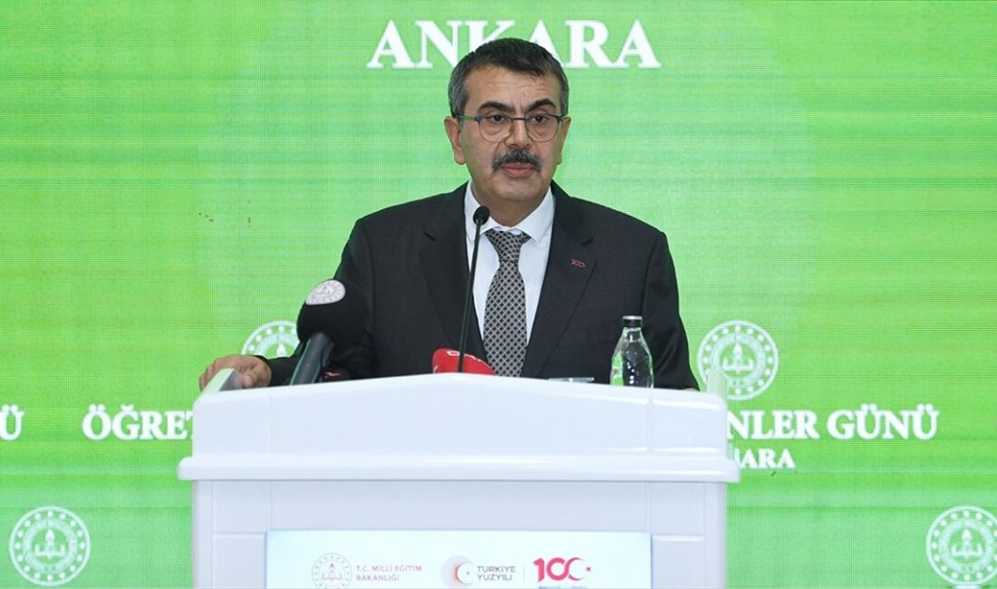 Milli Eğitim Bakanı Yusuf Tekin, öğretmenlere yönelik, "Cumhuriyet'in ikinci yüzyılında
