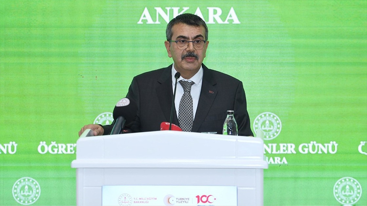 Milli Eğitim Bakanı Yusuf Tekin, öğretmenlere yönelik, "Cumhuriyet'in ikinci yüzyılında