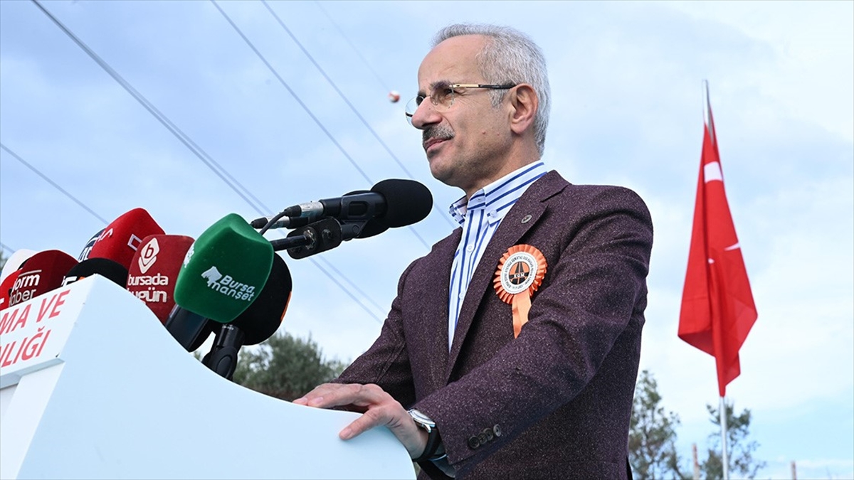 Ulaştırma ve Altyapı Bakanı Abdulkadir Uraloğlu, hayata geçirilen her yeni