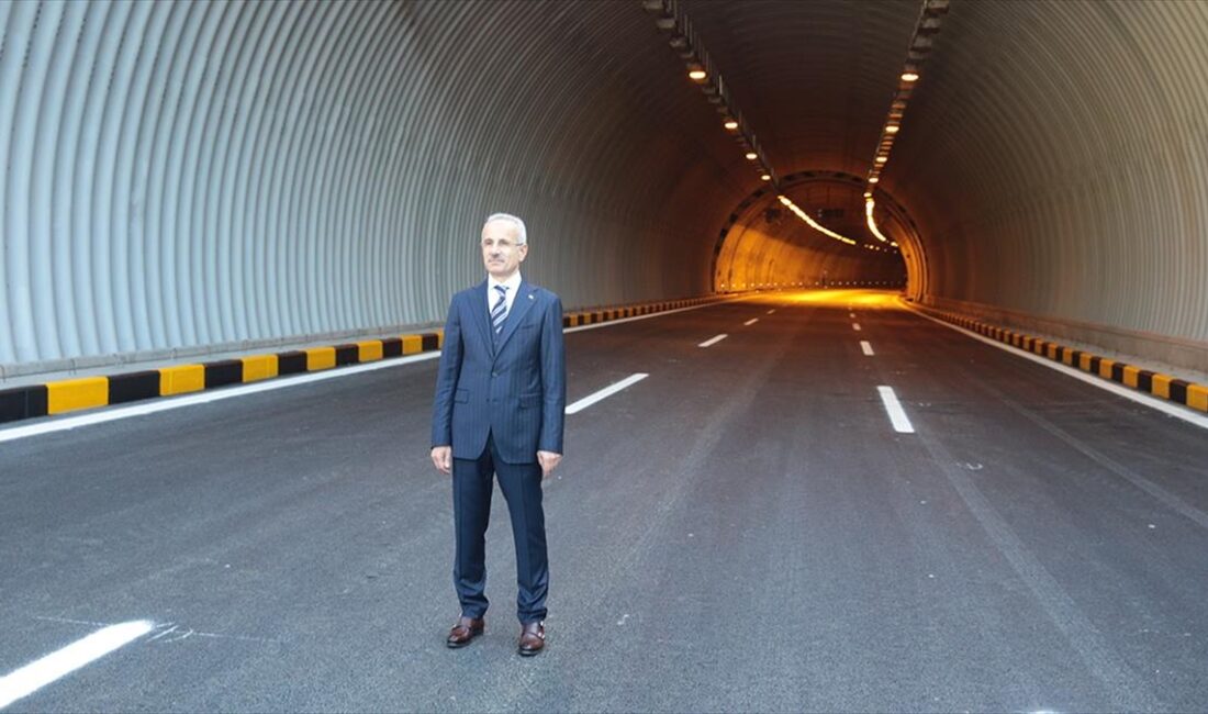Bakan Uraloğlu, yenilenen Bolu Dağı Tüneli'nin uzunluğunu 3 bin 115
