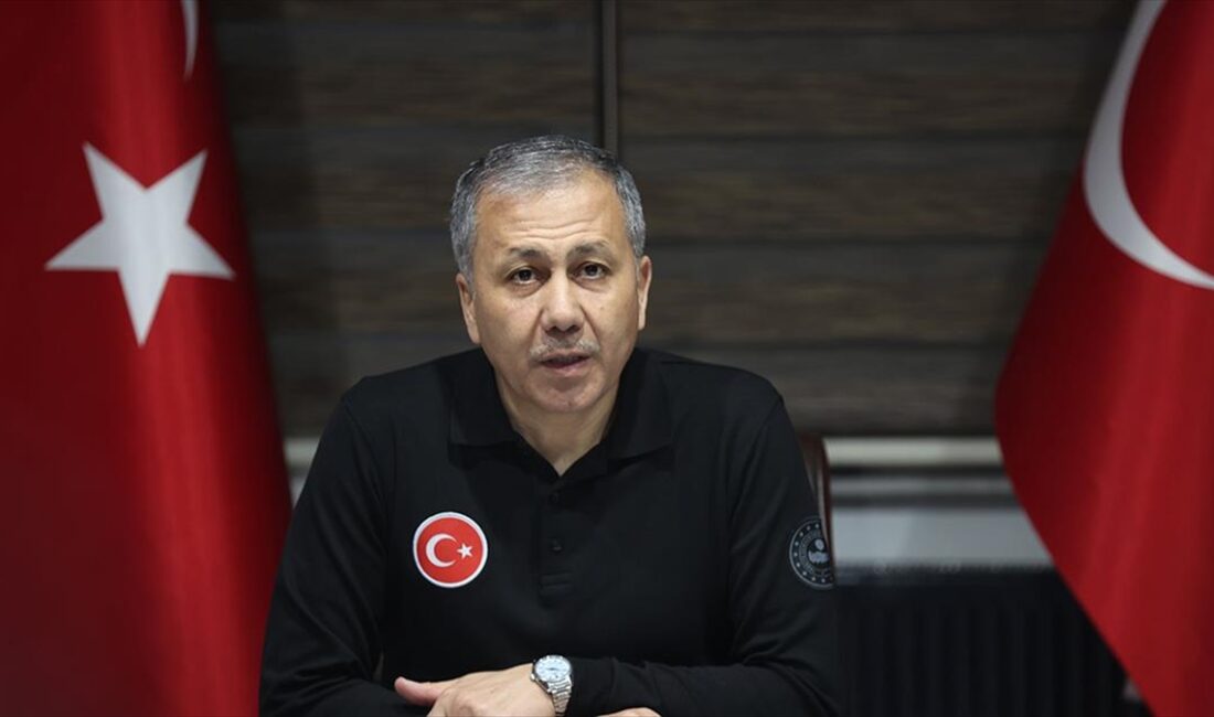 İçişleri Bakanı Yerlikaya, "Gemide bulunan 12 Türk mürettebat ile halen