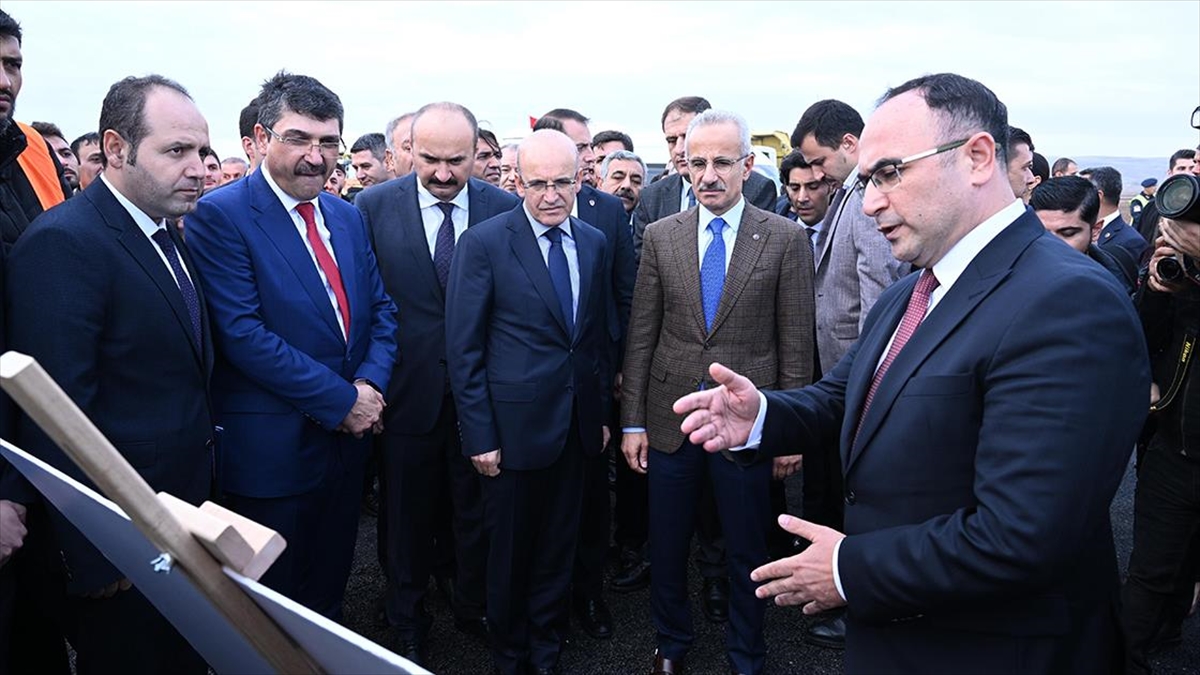 Ulaştırma ve Altyapı Bakanı Abdulkadir Uraloğlu, Gaziantep'i 2028 yılına girmeden