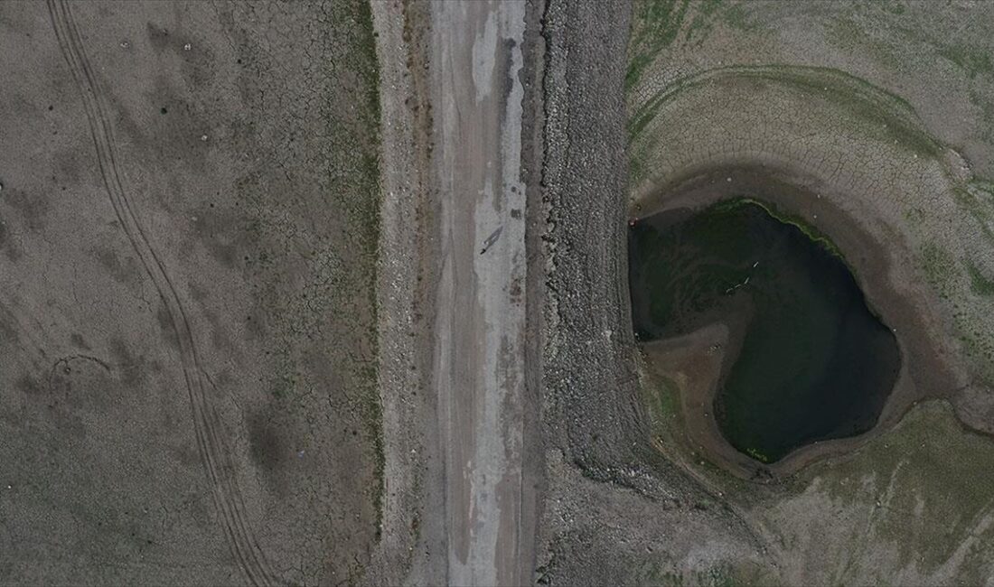 Balıkesir'de kent merkezinin içme ve kullanma suyunu sağlayan İkizcetepeler Barajı'nın