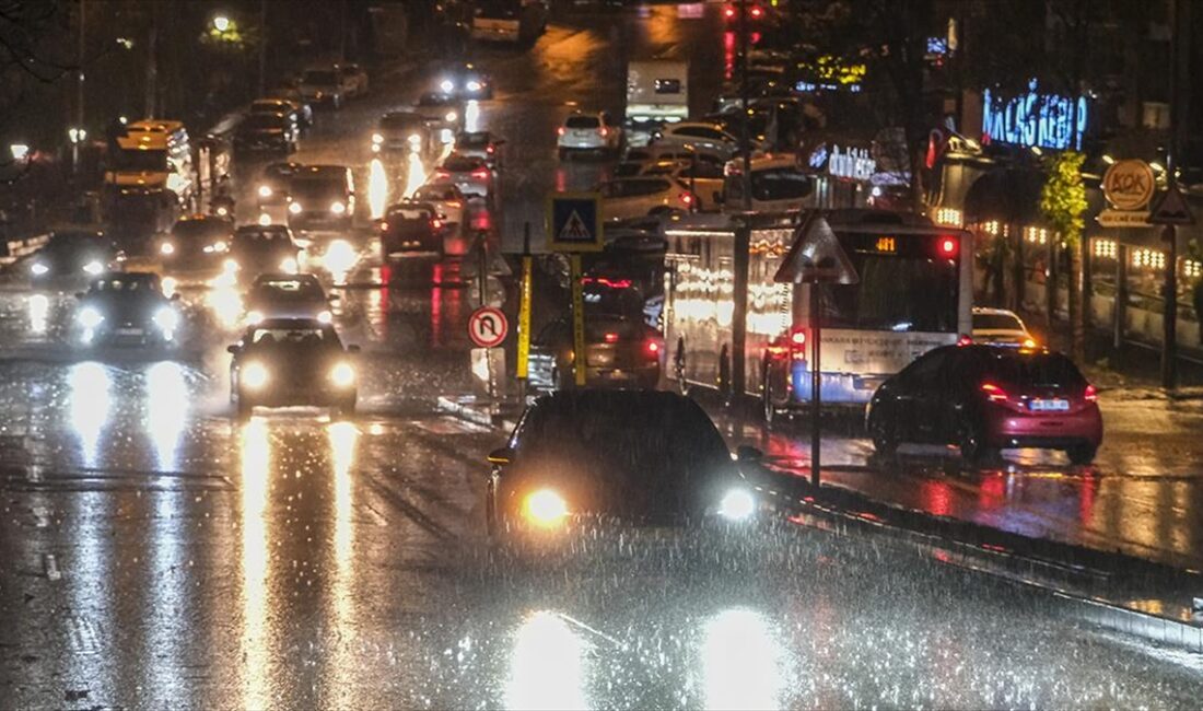 Başkentte sağanak etkili oluyor Ankara'da kuvvetli sağanak etkili oluyor.