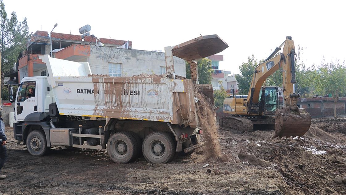Batman'da meydana gelen sel nedeniyle oluşturulan "vefa ekibi" su basan