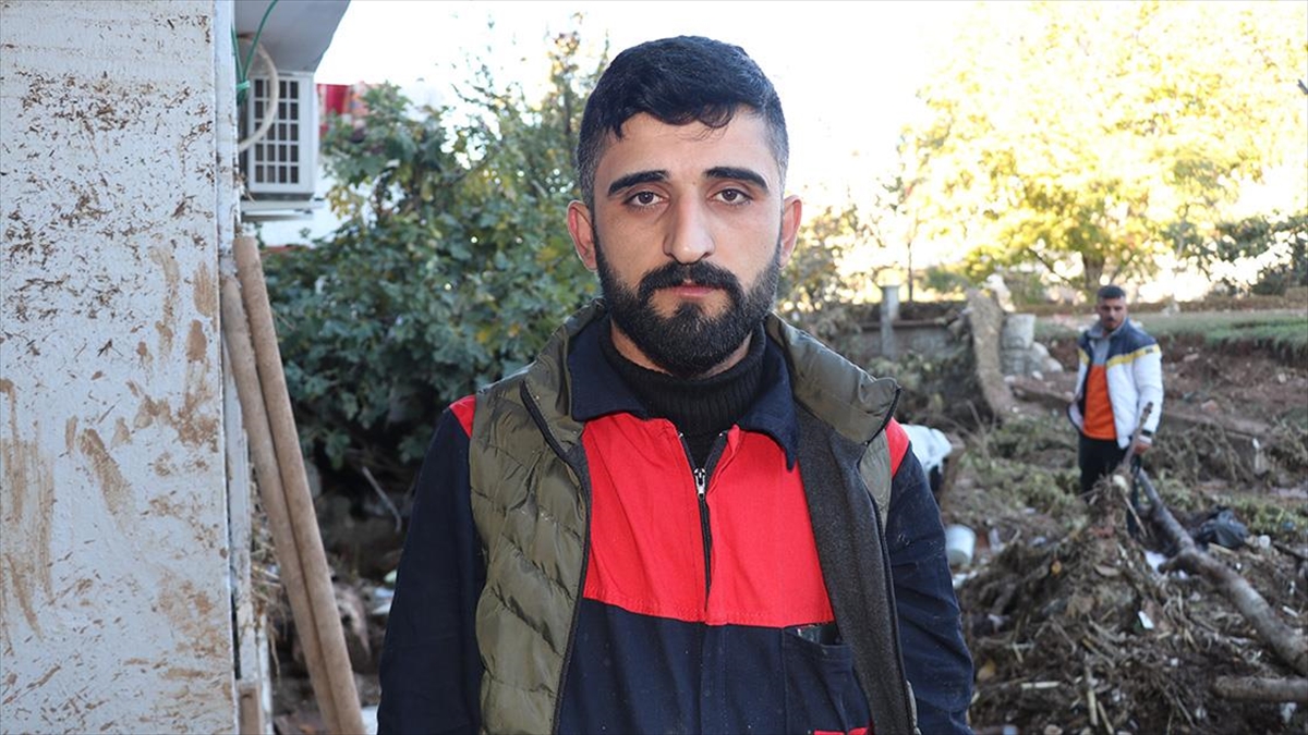 İlyas Sebuktekin, "Suyun geldiğini görünce eşimle çocukları aldık ve evden