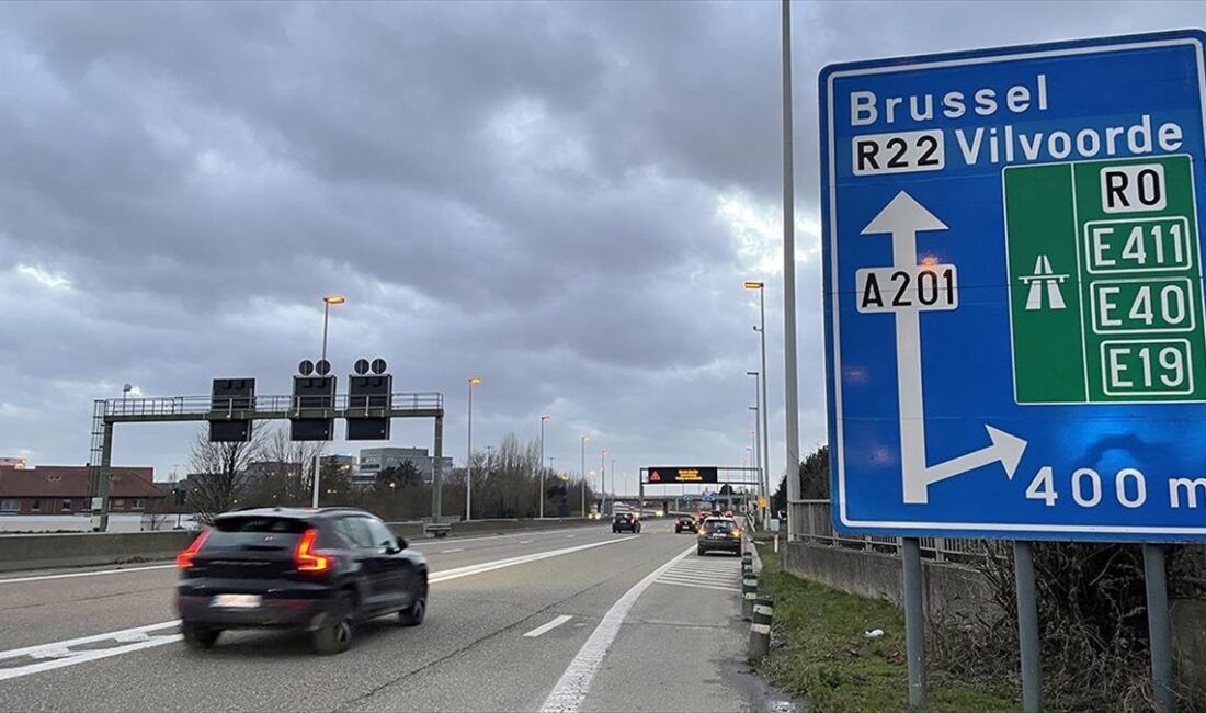 Batı Avrupa üzerine ulaşan Ciaran Fırtınası, Belçika'da hayatı olumsuz etkiliyor.